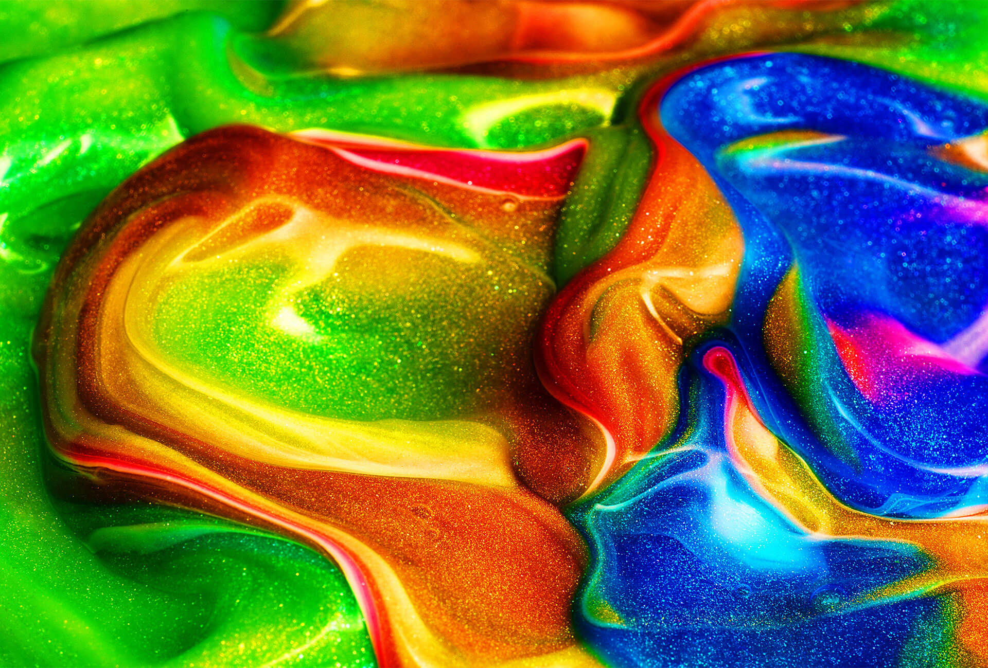 Благодаря цветовому охвату 92% Adobe RGB, 124% sRGB и контрастности 1000:1